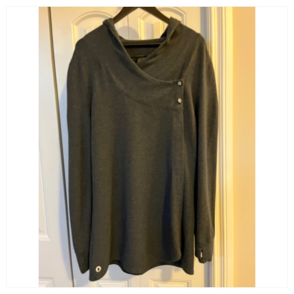 Size xxl but fits xl Key Lime Active Wear sweater wrap